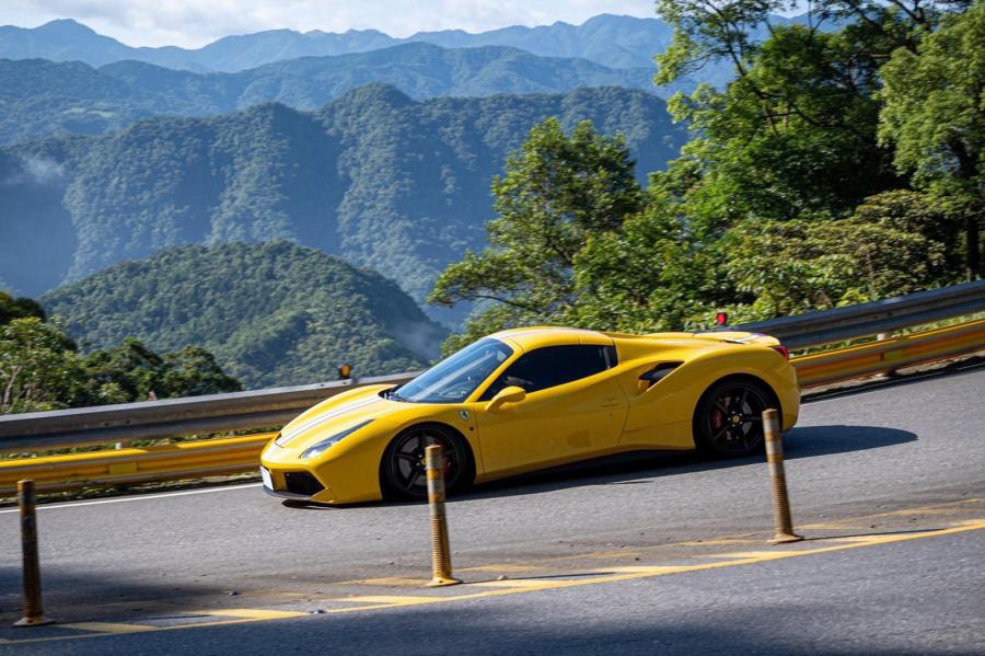 車主開箱心得-Ferrari 488 Spider評價-寶翔眼鏡陳總經理