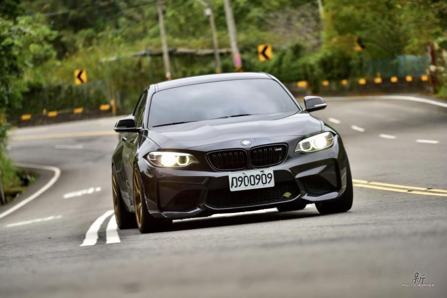 BMW M2輪胎與來令片改裝評價-車主烏鴉-車主充電站