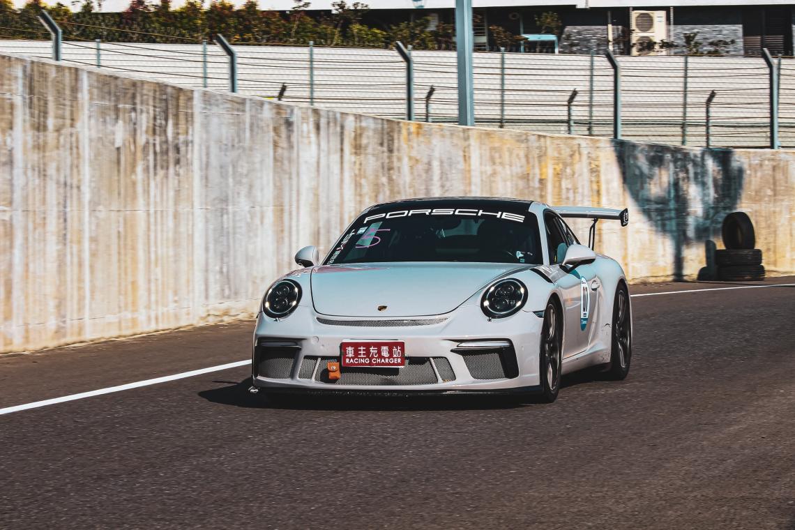 Porsche 911 Carrera S （991.2世代 vs. 992世代）心得評價：動力、煞車、後輪轉向兩個世代直接對比！
