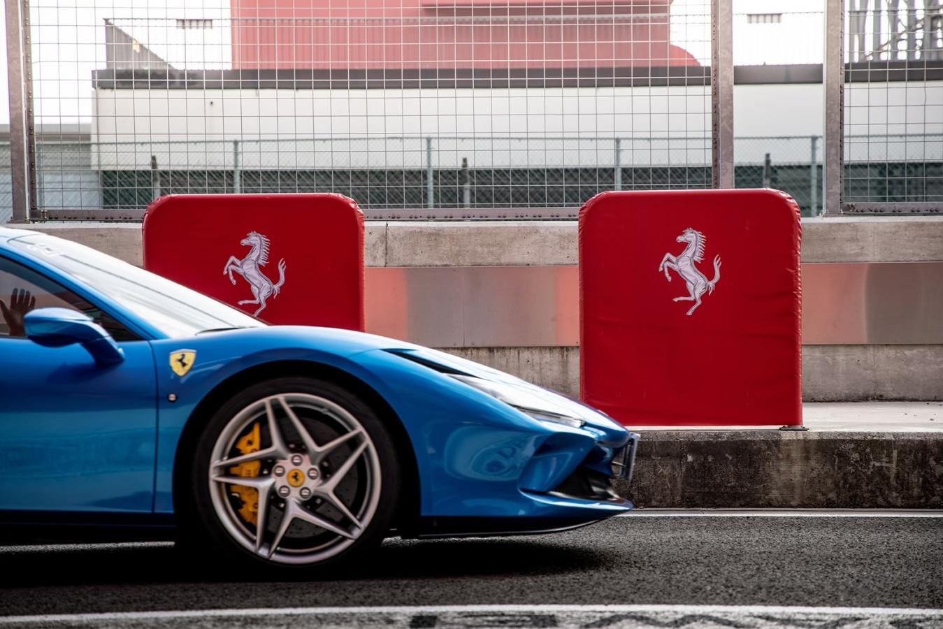 Ferrari F8 Tributo 車主評價：混合動力世代前的經典義大利V8（麥拉倫570GT、540C對比心得）