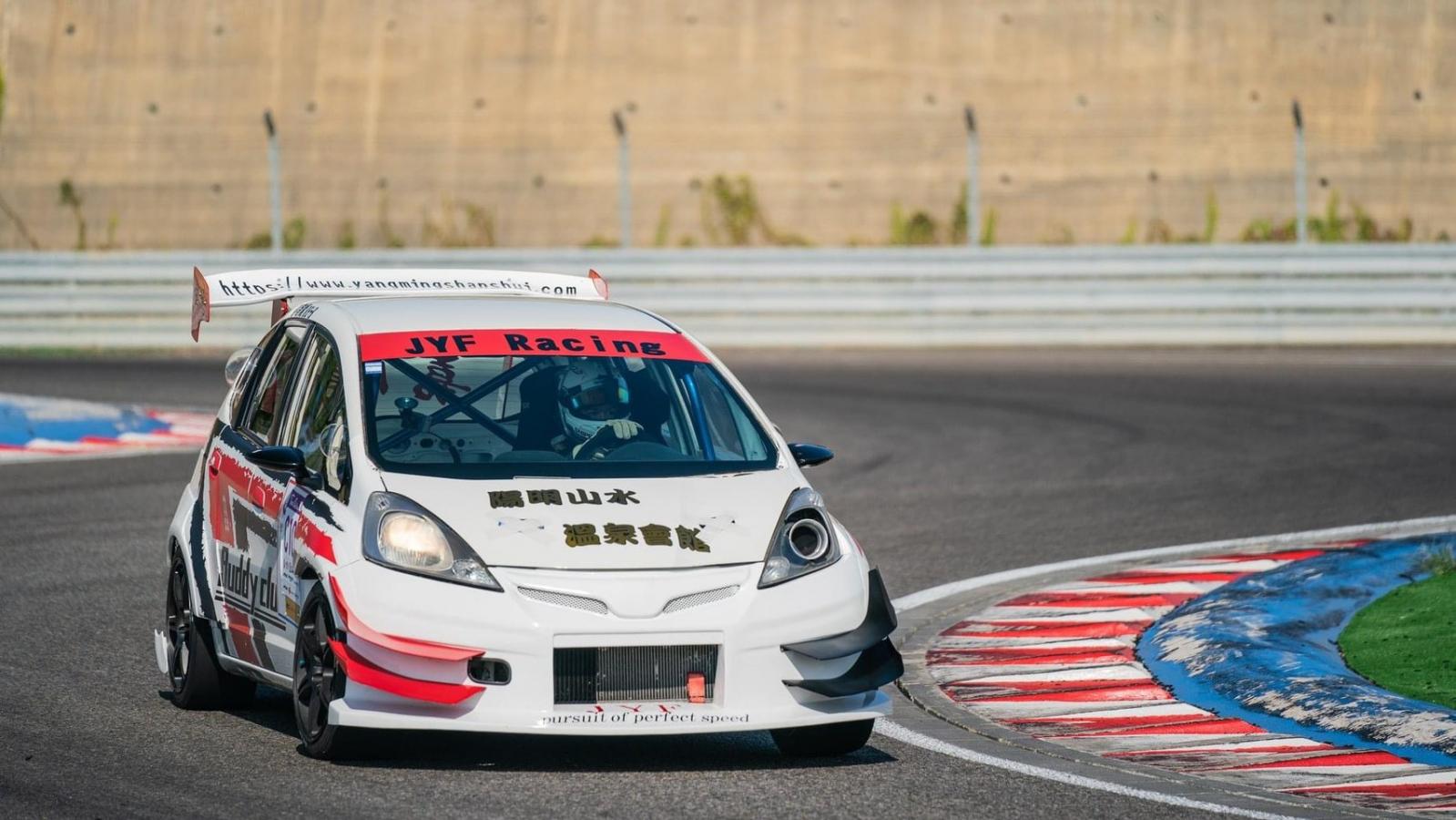 麗寶超級房車賽車輛整備：Honda Fit-N2000組別SU83蘇彥銘-車主充電站