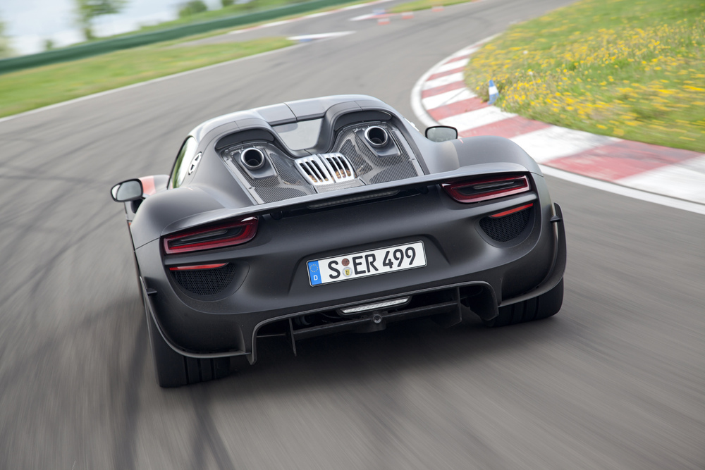 Porsche召回918 Spyder車款，安全帶系統的防護功能可能受到影響。-車主充電站