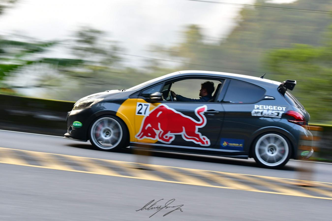 Peugeot 208 GTI改裝輪胎、煞車皮/來令片心得評價-車主孟軒-車主充電站