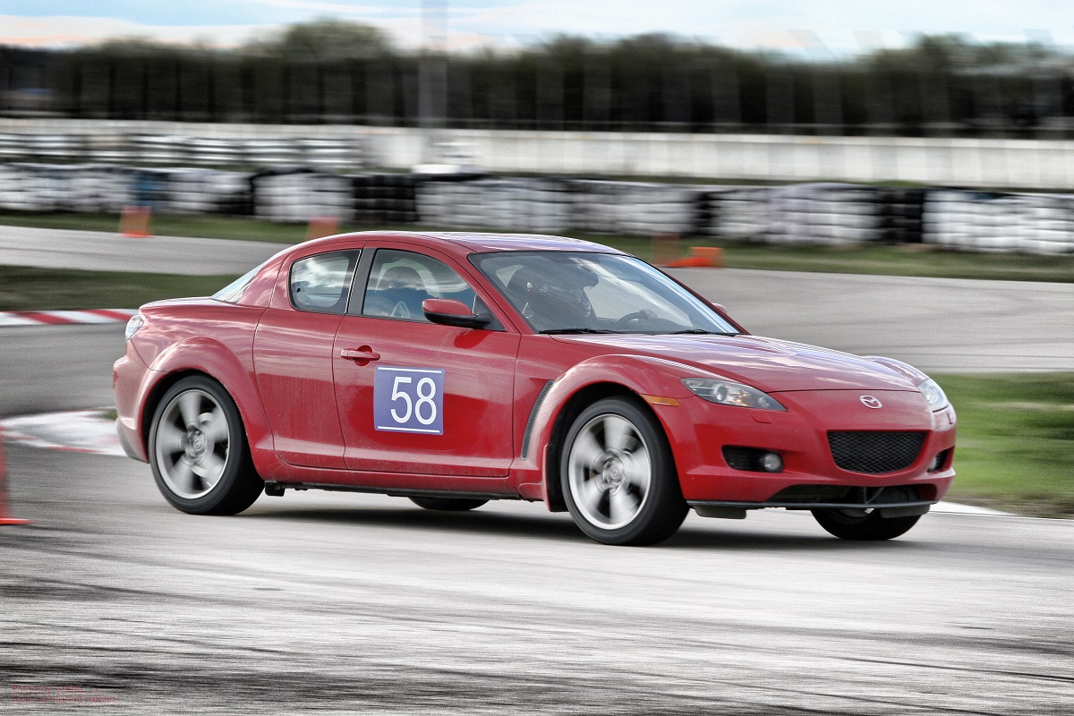 Mazda召回部分RX-8車款，可能有滲汽油的疑慮。-車主充電站