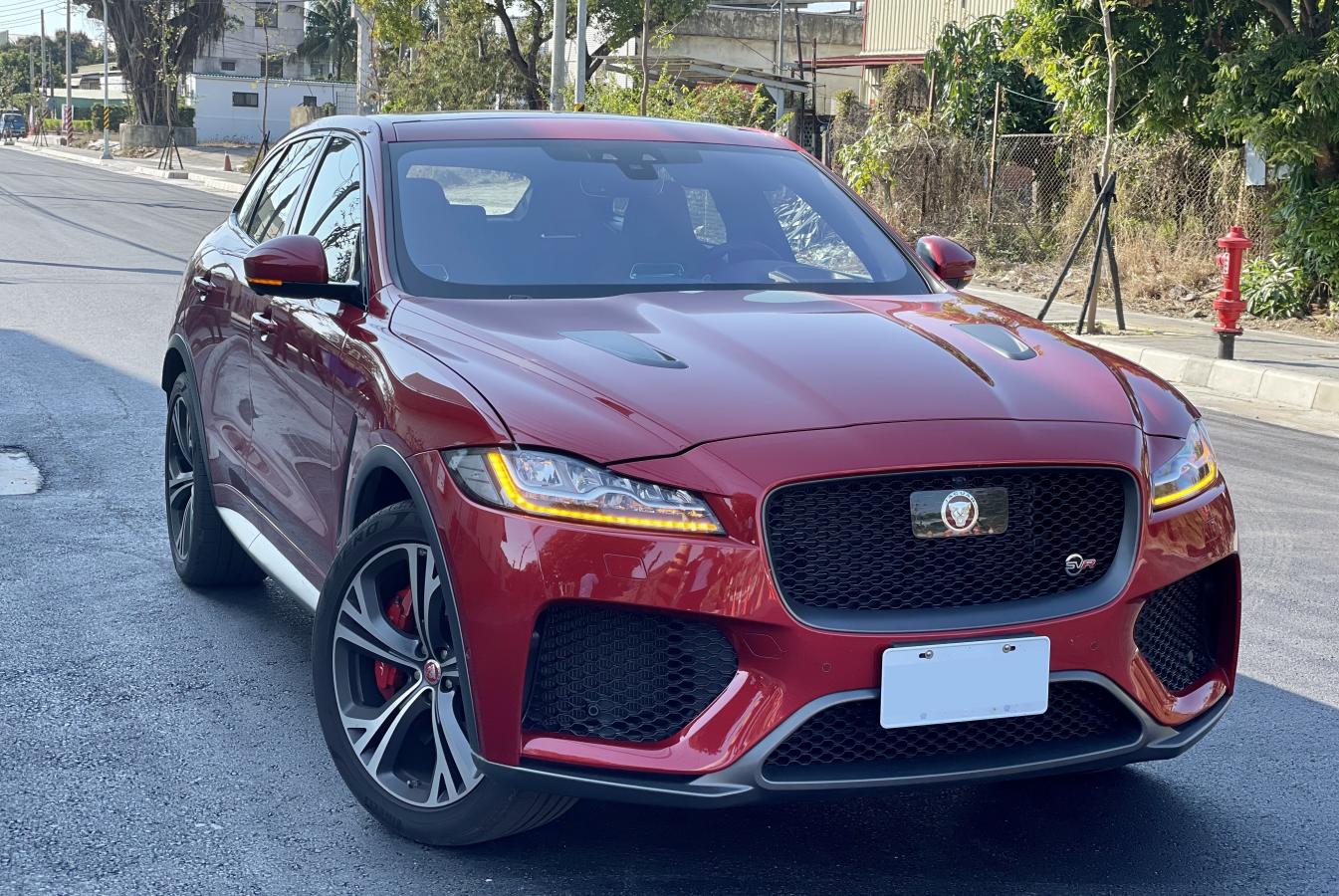 Jaguar F-Pace SVR車主開箱心得：塞進5.0L機械增壓引擎，貨真價實的美型跑旅！