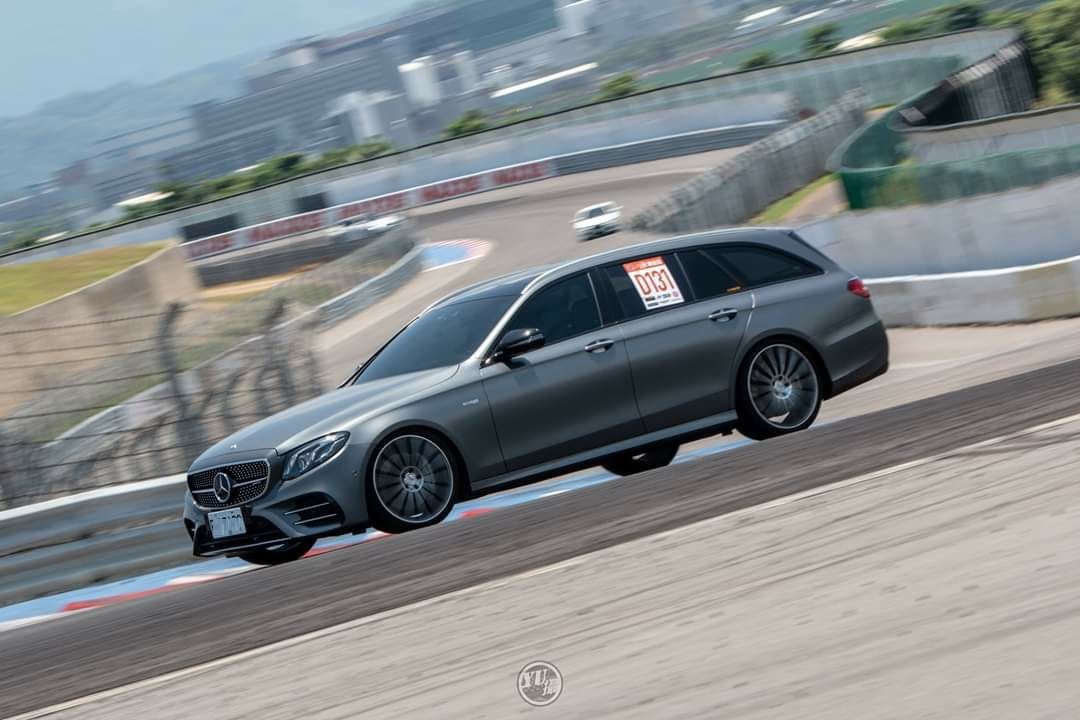Mercedes-AMG E43 Estate車主開箱心得：原廠煞車給的不大方，就算日常代步也一定要改！