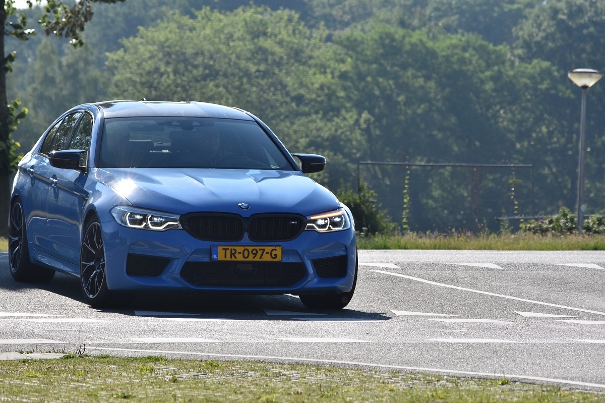 BMW 5 Series（G30、G31）/M5（F90）鋁圈尺寸輪胎尺寸原廠建議規格-車主充電站