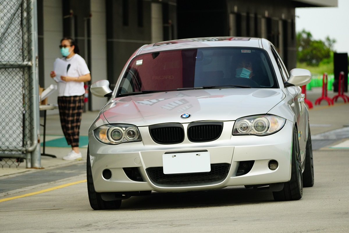 BMW E87 130i手排車主心得評價：買NA車就是為了夏天可以下賽道！