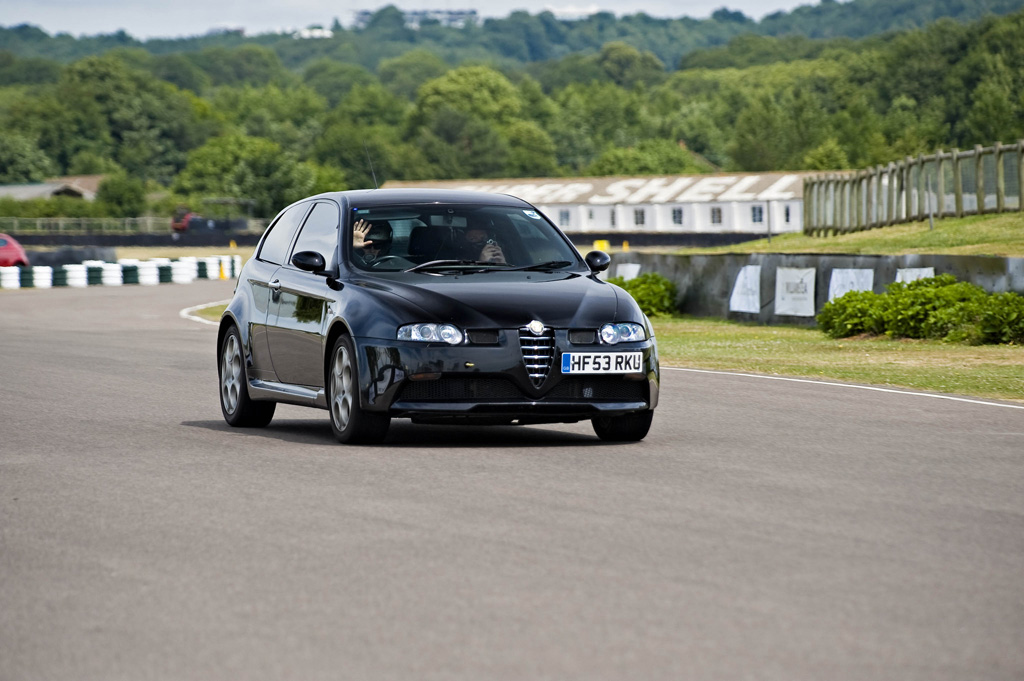 Alfa Romeo 147（937）鋁圈尺寸輪胎尺寸原廠建議規格-車主充電站