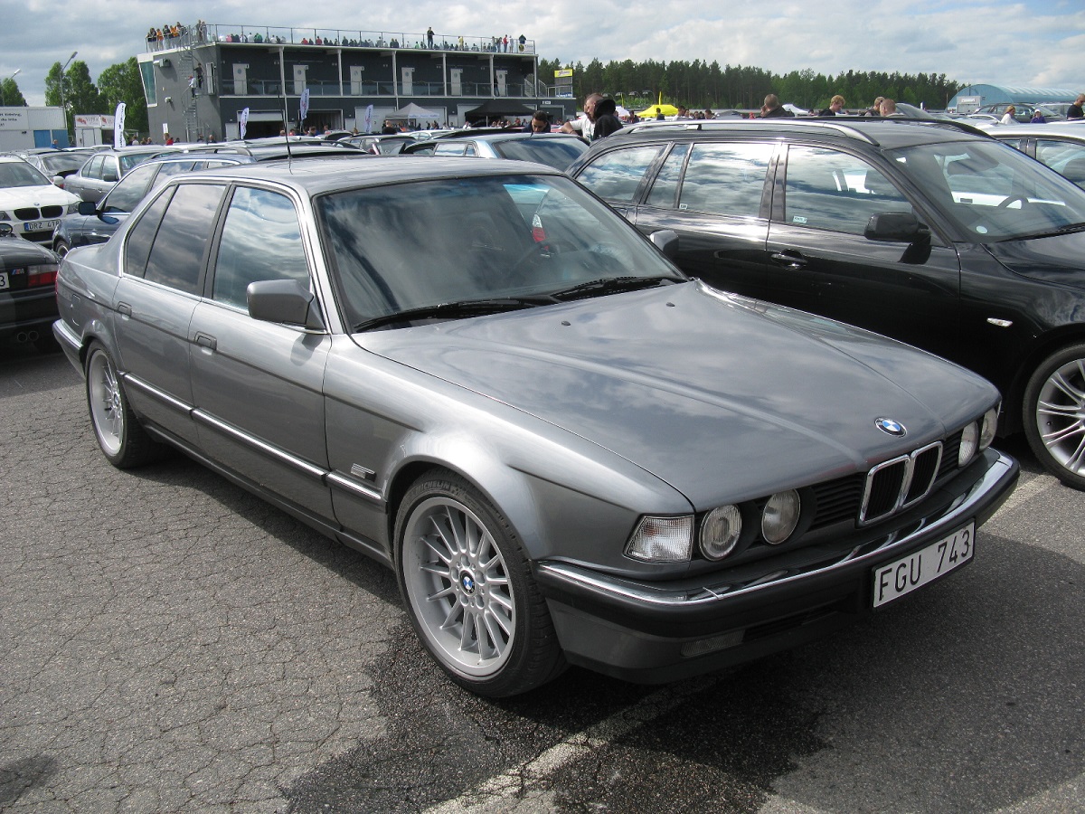BMW 7 Series（E32）鋁圈尺寸輪胎尺寸原廠建議規格-車主充電站