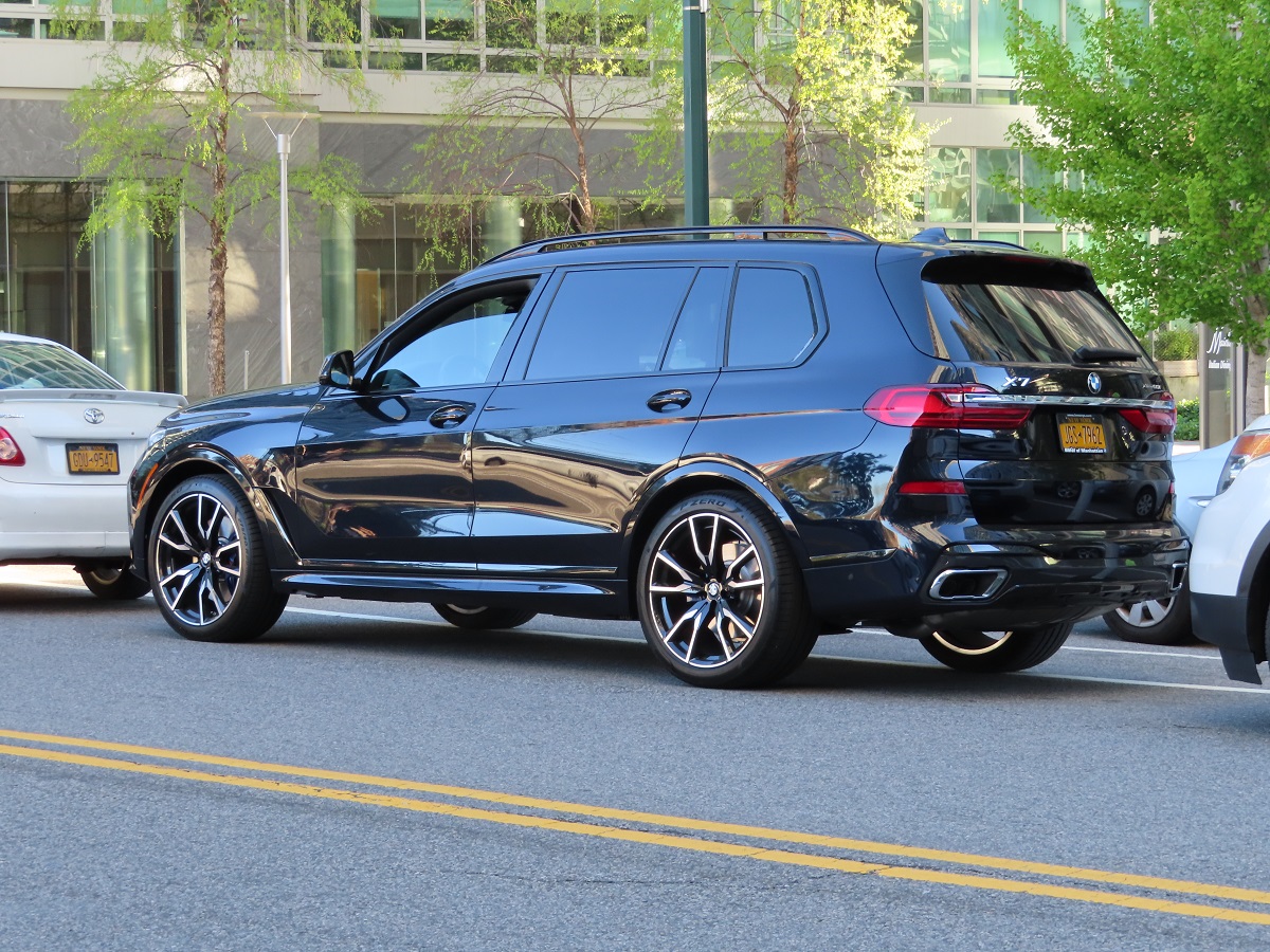 BMW X7（G07）鋁圈尺寸輪胎尺寸原廠建議規格-車主充電站