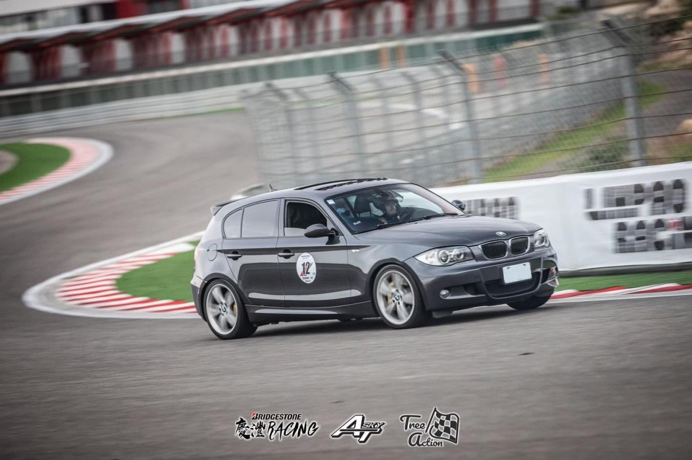 BMW E87 130i車主開箱心得：130i跟Toyota 86同時下賽道的感受差距有多大?