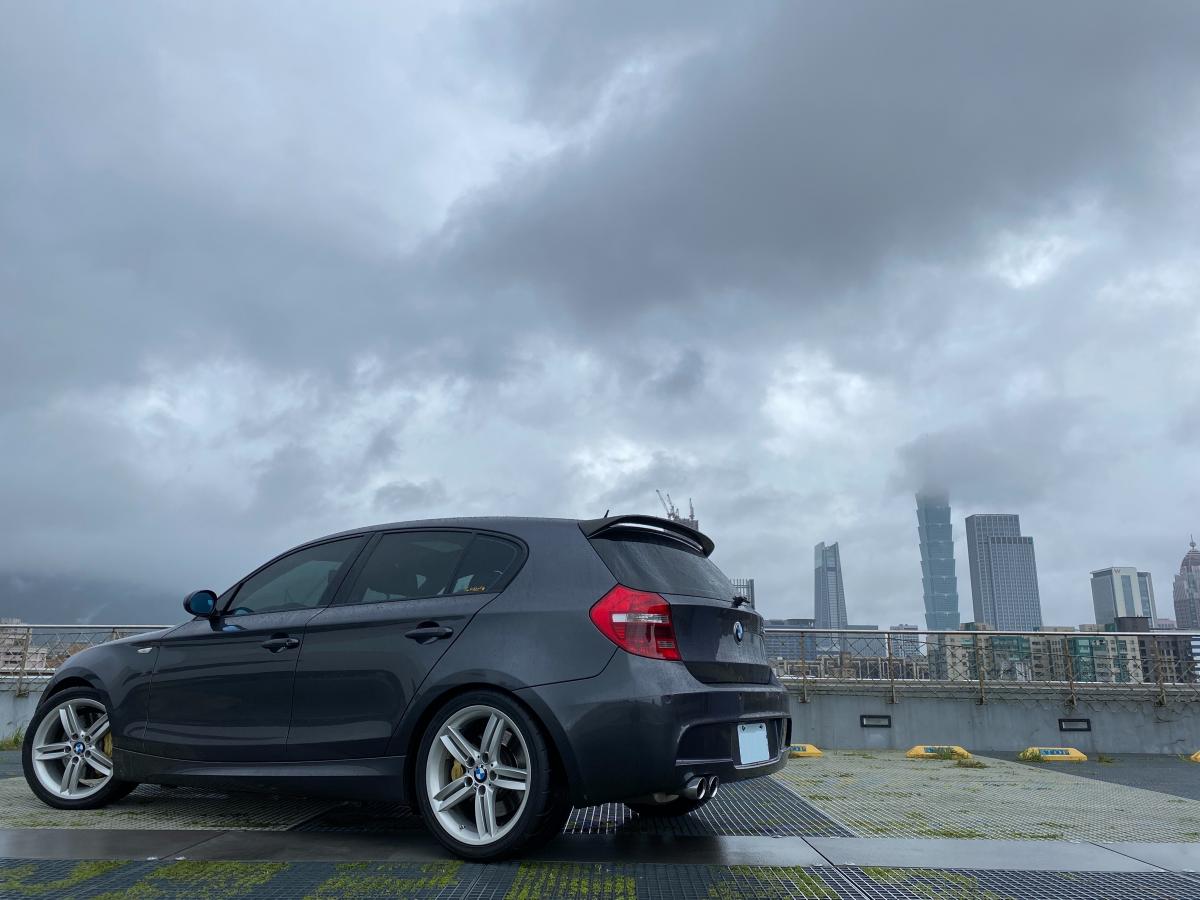 BMW E87 130i改裝輪胎、煞車皮/來令片心得評價-車主Ben-車主充電站