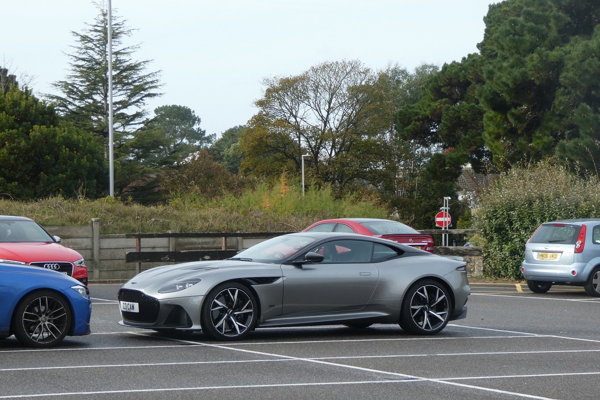 Aston Martin DBS Superleggera鋁圈尺寸輪胎尺寸原廠建議規格-車主充電站