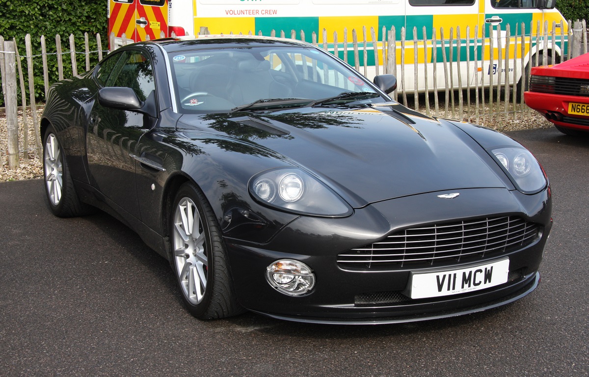 Aston Martin V12 Vanquish鋁圈尺寸輪胎尺寸原廠建議規格-車主充電站