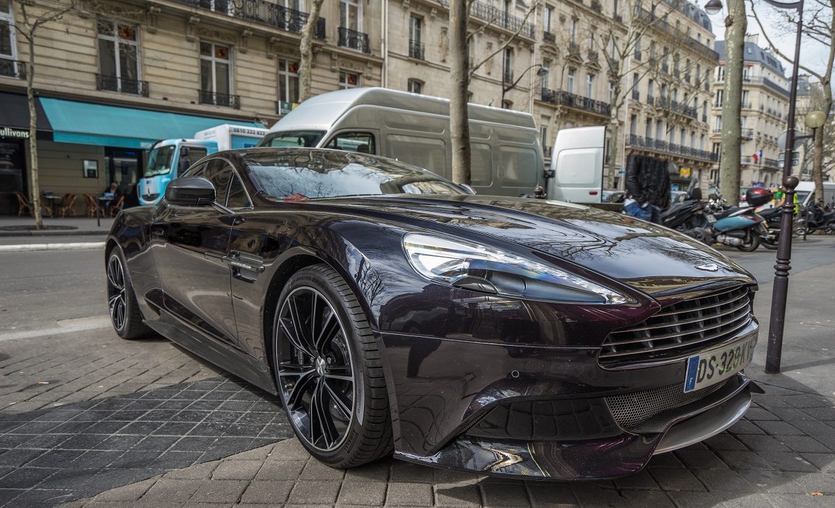 Aston Martin Vanquish（II）鋁圈尺寸輪胎尺寸原廠建議規格-車主充電站