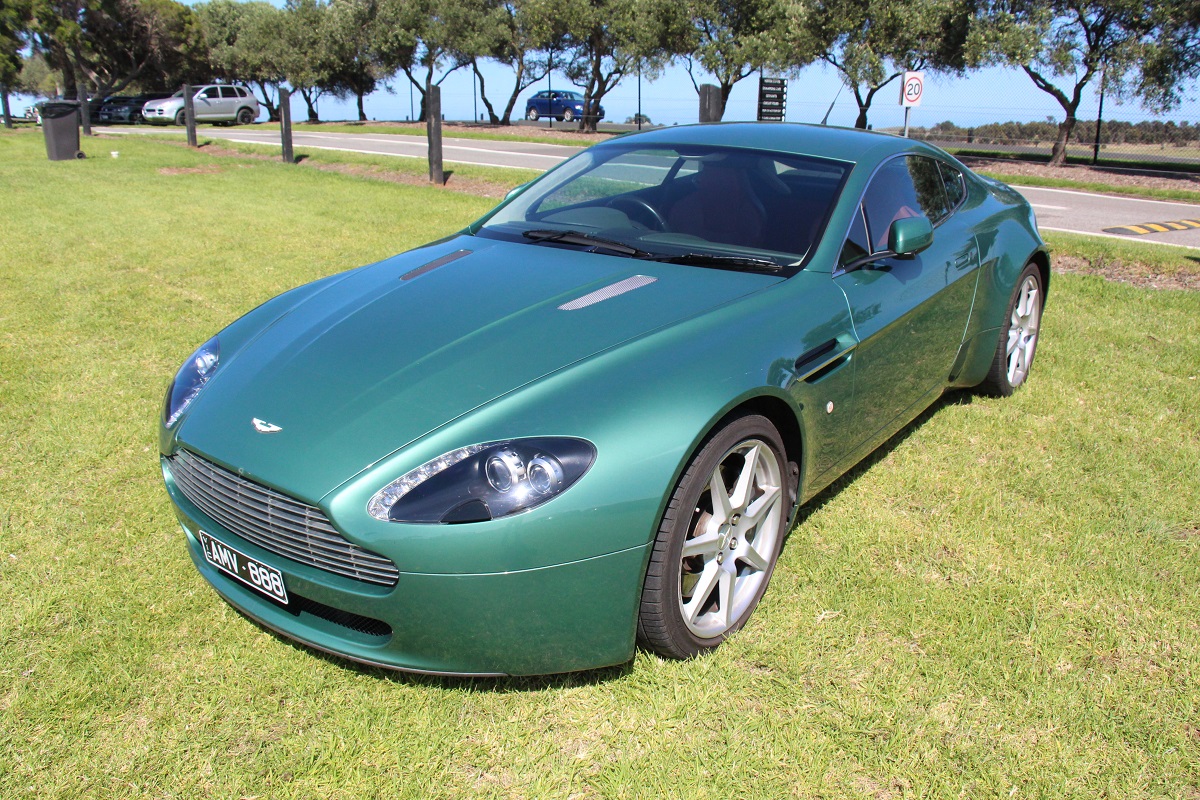 Aston Martin Vantage（2005）鋁圈尺寸輪胎尺寸原廠建議規格-車主充電站