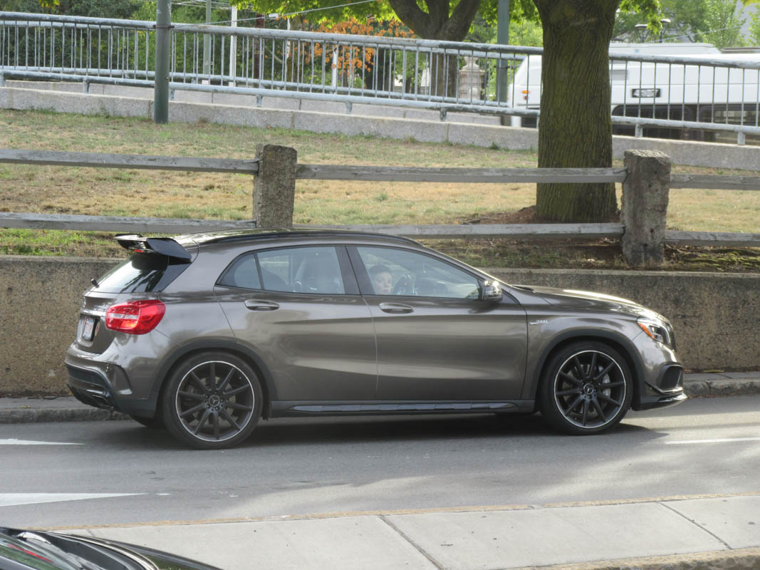 Mercedes-Benz GLA（X156）鋁圈尺寸輪胎尺寸原廠建議規格-車主充電站