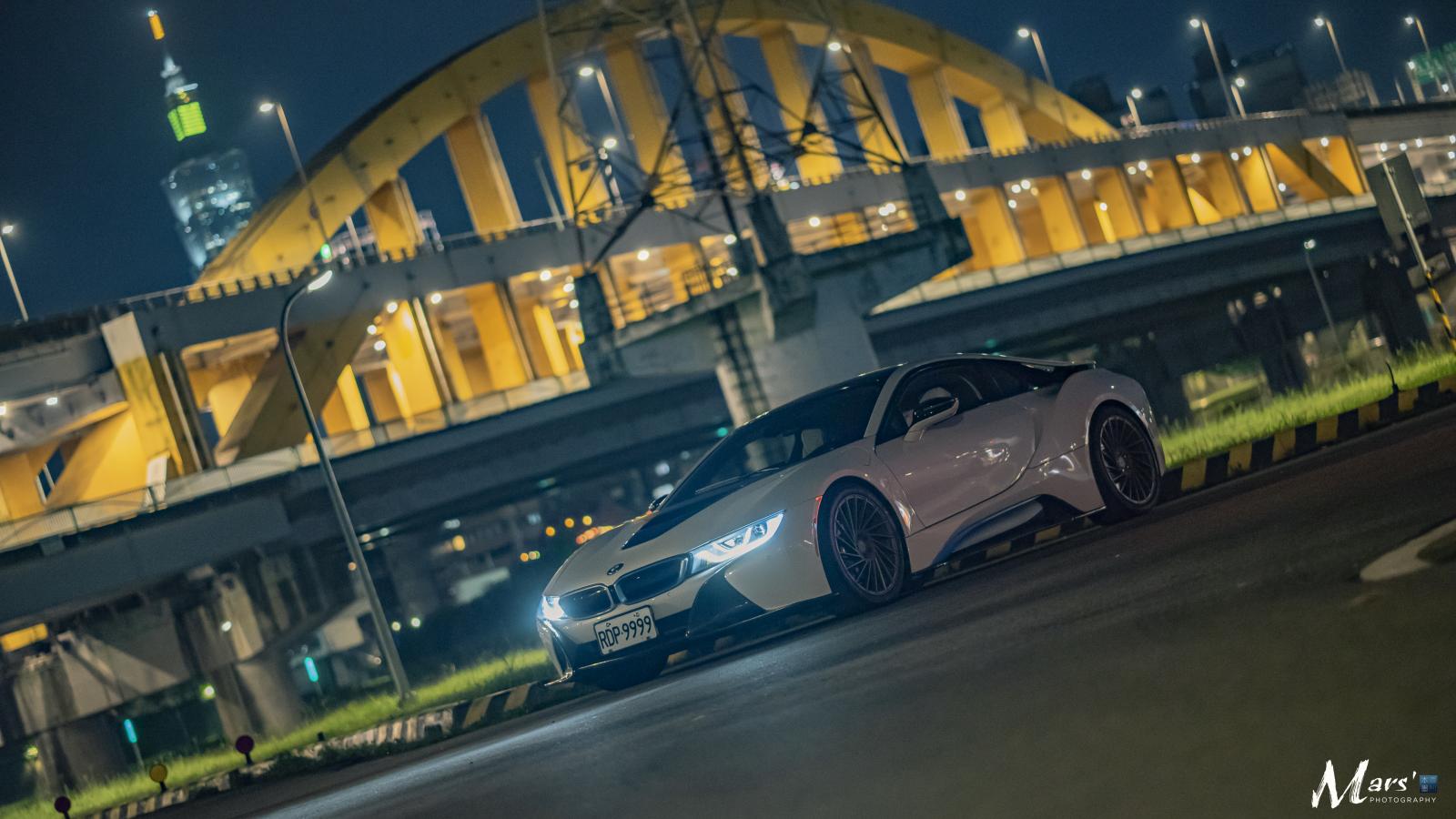 BMW i8（I12、I15）車主開箱心得：超跑的外型、Altis的油耗，可以天天代步開的偽超跑！