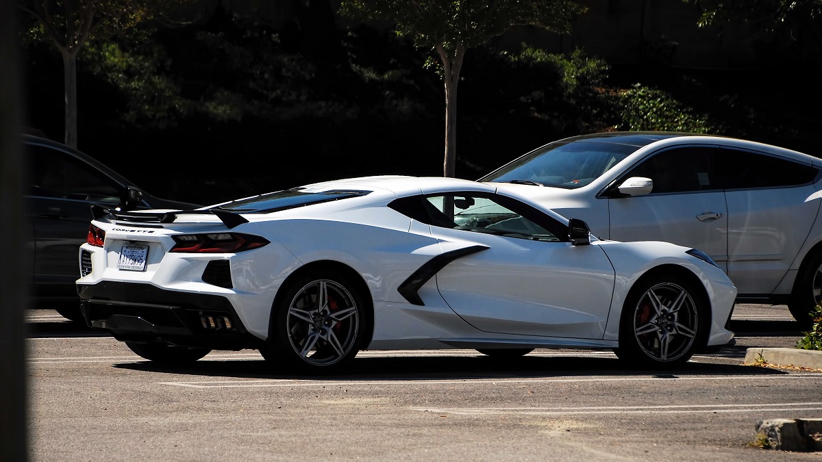 Chevrolet Corvette（C8）鋁圈尺寸輪胎尺寸原廠建議規格-車主充電站