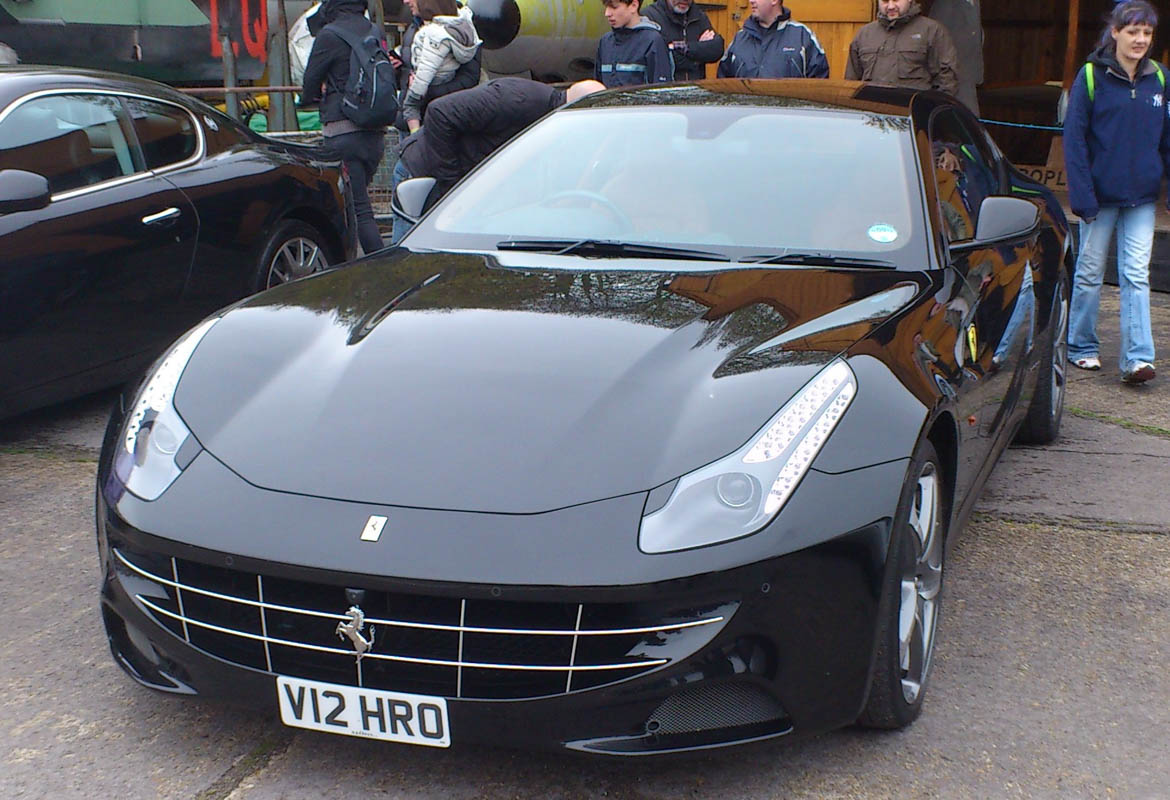 Ferrari FF鋁圈尺寸輪胎尺寸原廠建議規格-車主充電站