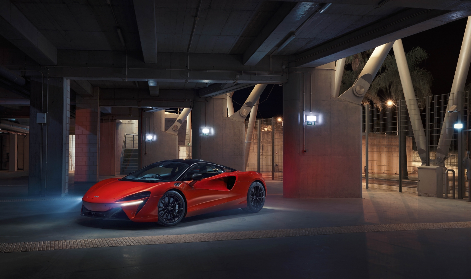 McLaren Artura鋁圈尺寸輪胎尺寸原廠建議規格-車主充電站