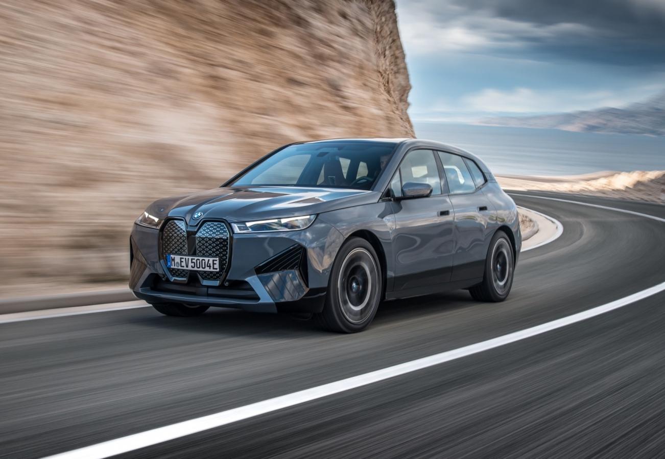 全新BMW iX / i4撼動人心，科技人性溫暖互動！-車主充電站