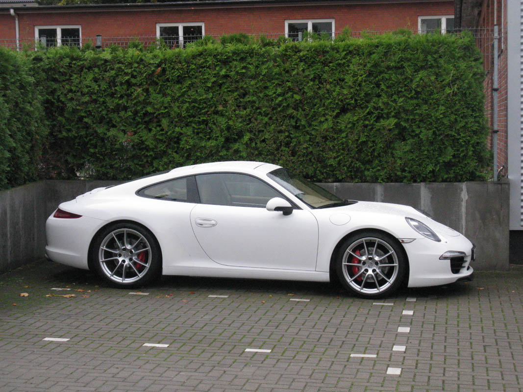 Porsche 911（991）Carrera/Carrera 4/Targa鋁圈尺寸輪胎尺寸原廠建議規格-車主充電站