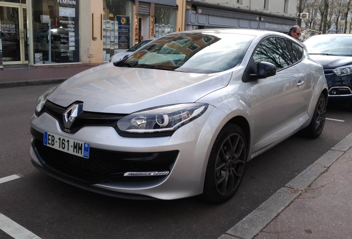 Renault Mégane（III）鋁圈尺寸輪胎尺寸原廠建議規格-車主充電站