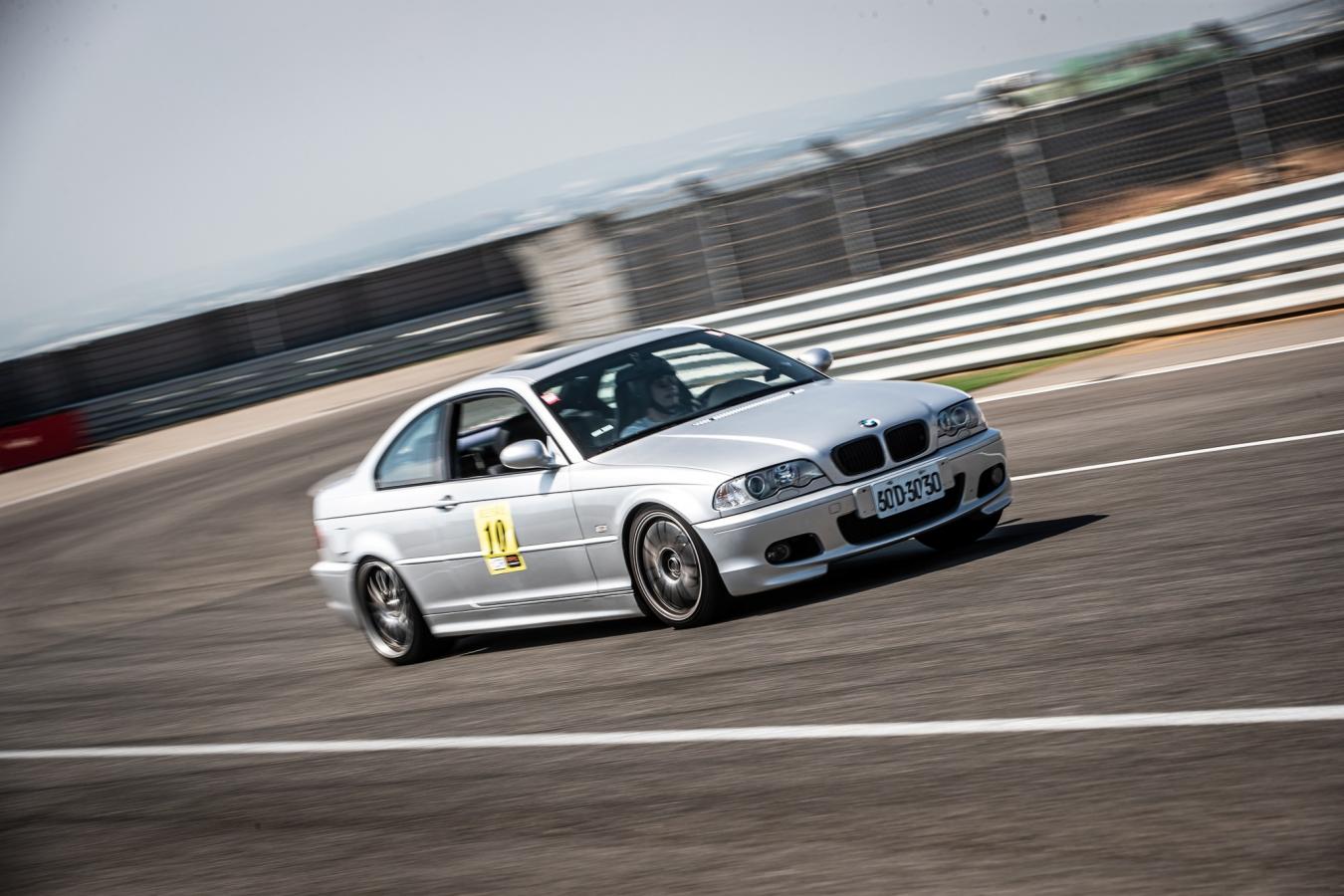 BMW E46 330CI車主開箱心得：市場少見的原廠手排330CI！