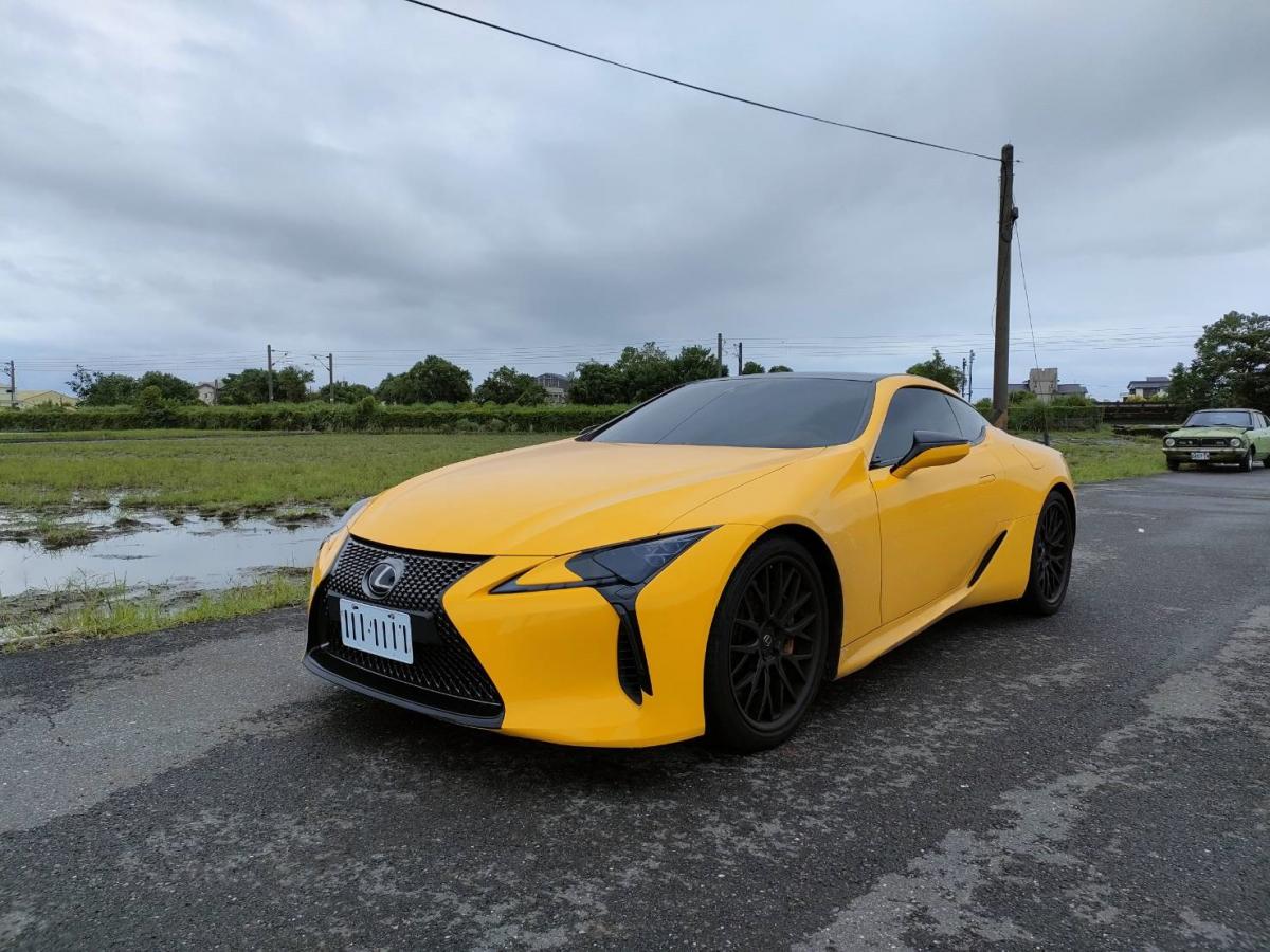 Lexus LC500車主開箱心得評價：開快不是它的重點，能夠又快又優雅才是LC500的精隨！