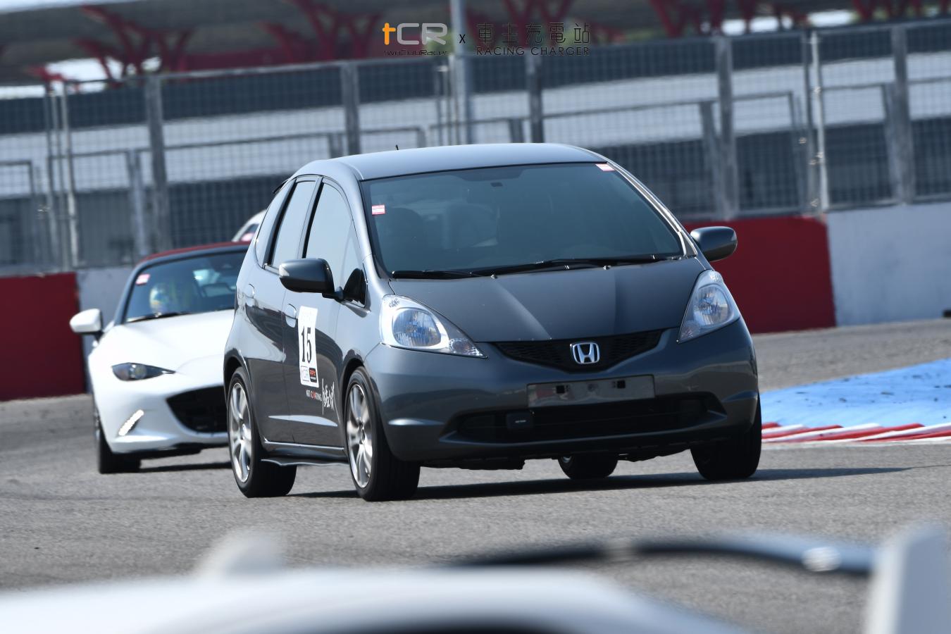 Honda FIT（GE）車主開箱心得評價：與Civic Type R FN2同底盤的本田魂，只可惜動力終究差了一些！
