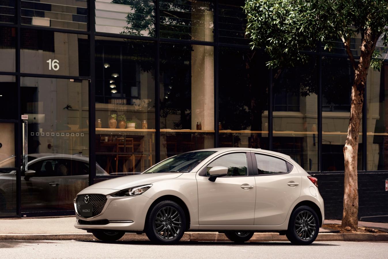 2022年式Mazda 2琉光金新色登場，同級最佳數位用車體驗，綻放獨特自我品味！-車主充電站
