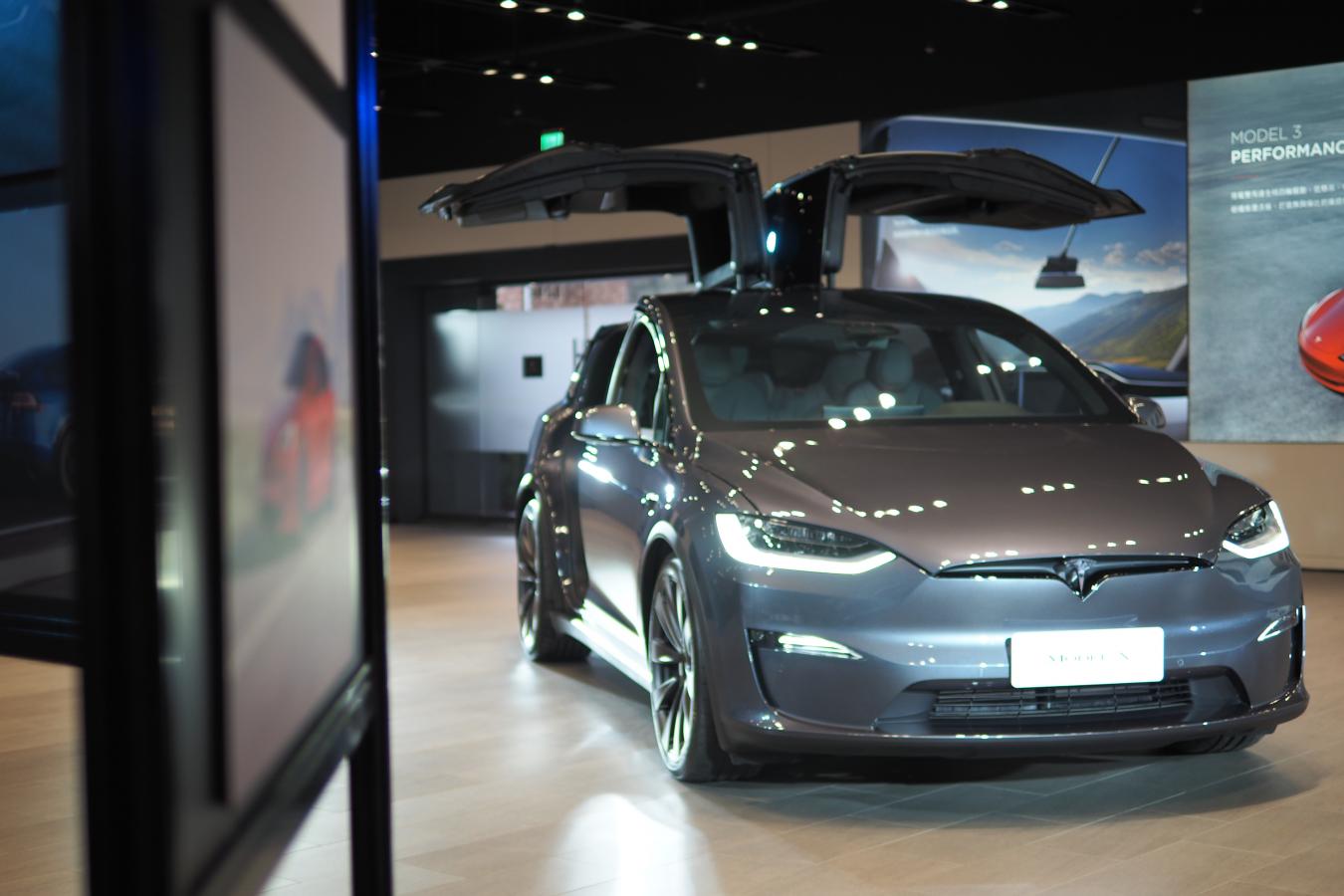 Tesla Model X Plaid車型搶先在台曝光，破千匹的純電休旅車！