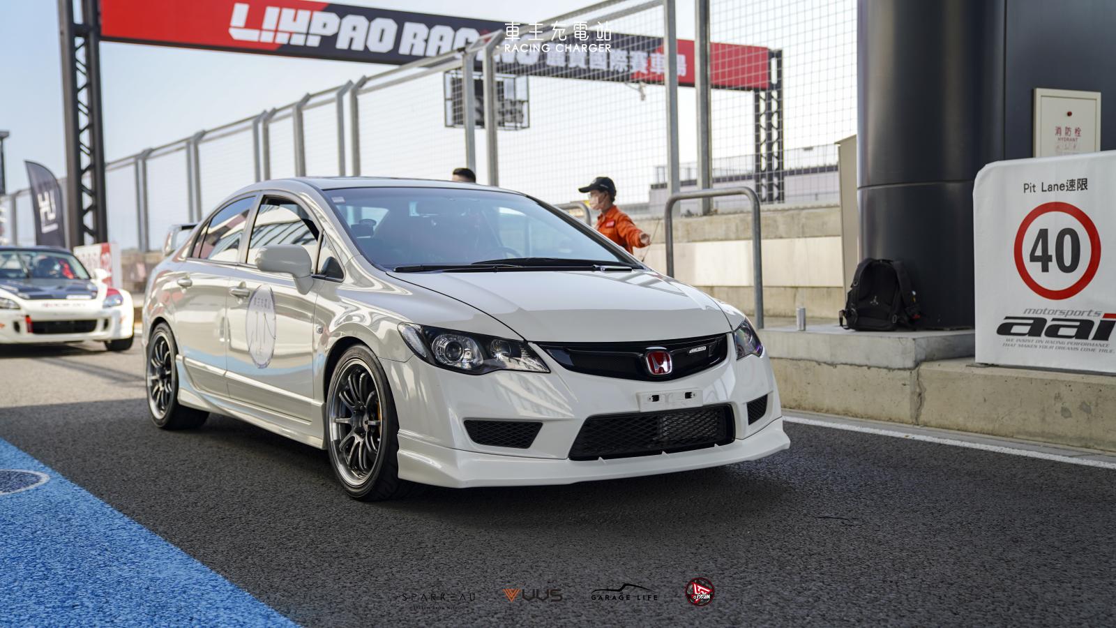 Honda 八代Civic改FD2式樣車主開箱心得評價：全車日規化的Civic FD2，引擎卻換上FN2的K20Z！