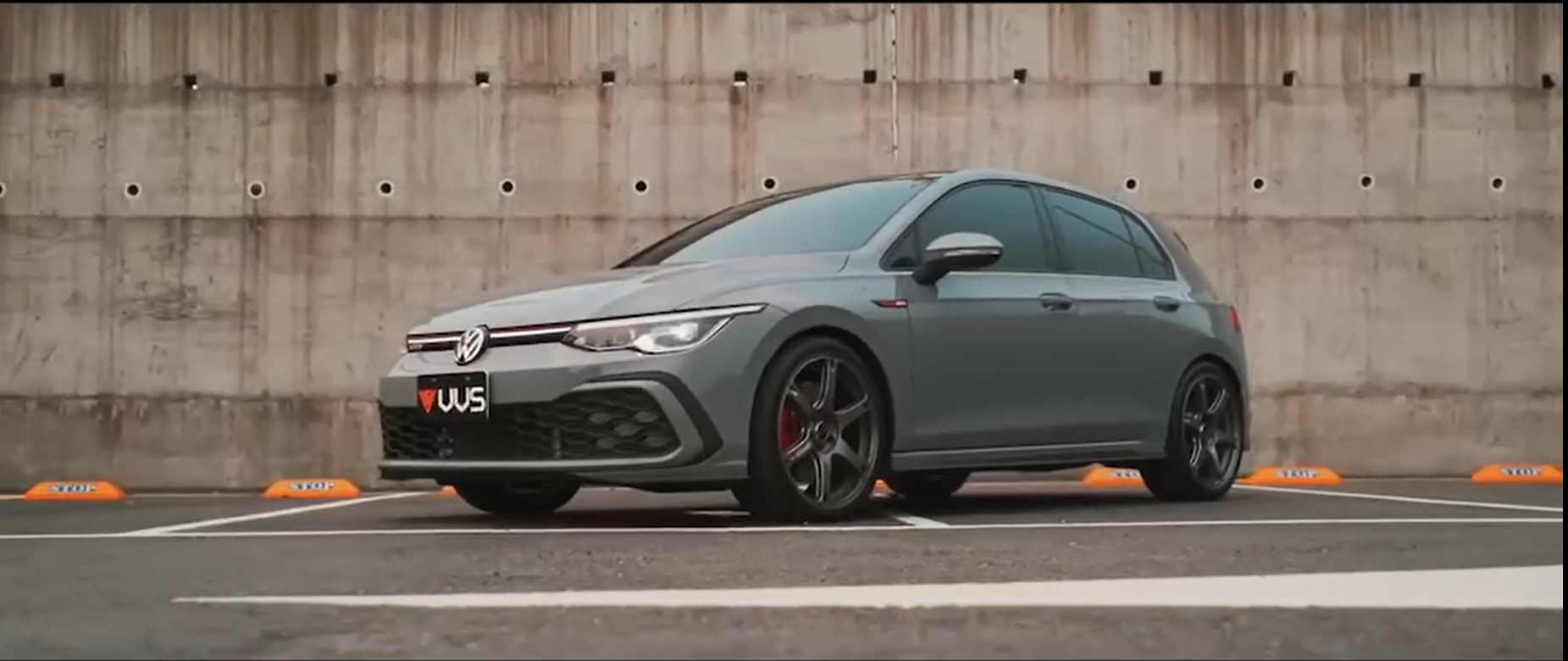 Volkswagen Golf GTI MK8鈦合金排氣管改裝效果開箱-車主充電站