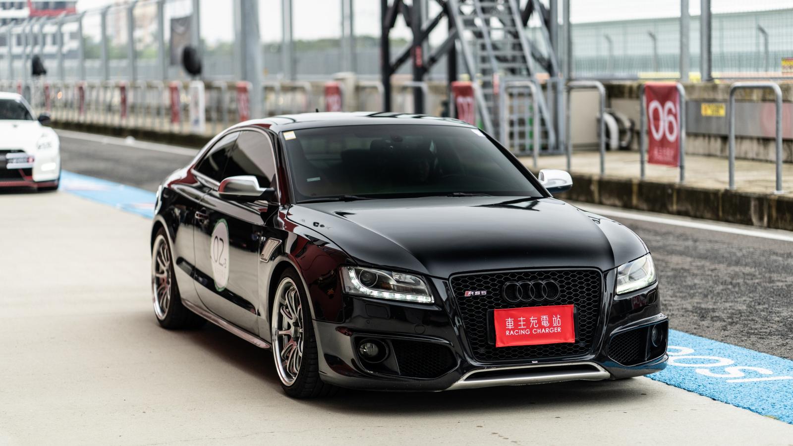 Audi S5（8T）車主開箱心得評價：50萬的預算就能玩V8，同級距裡最超值的選擇！