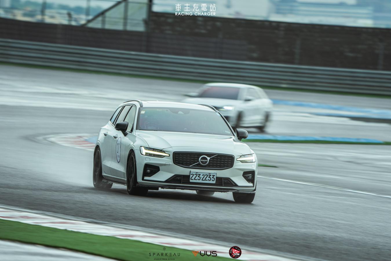 Volvo V60 T5 R-Design（2018-）車主開箱心得評價：電腦只能原廠寫，一次四萬多7匹！