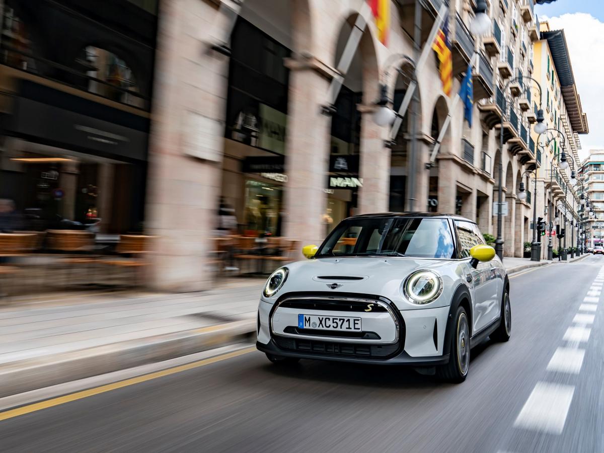 全新Mini Electric純電掀背預售價155萬元起，即刻預訂純電駕馭樂趣！