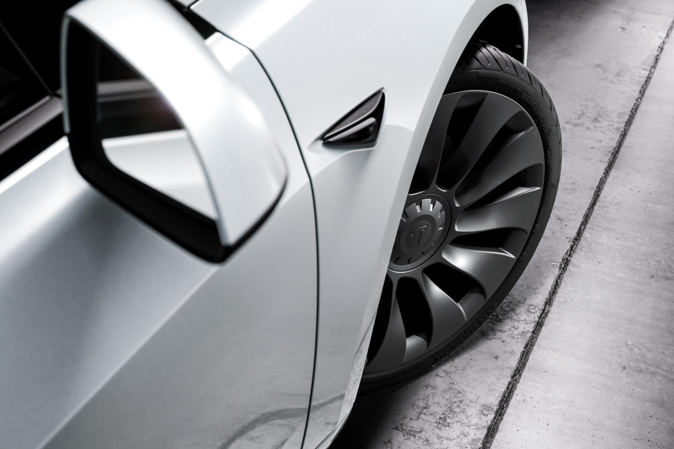 Tesla Model 3 Performance升級全新20吋Überturbine輪圈，即日起台灣官方網站開放訂購！