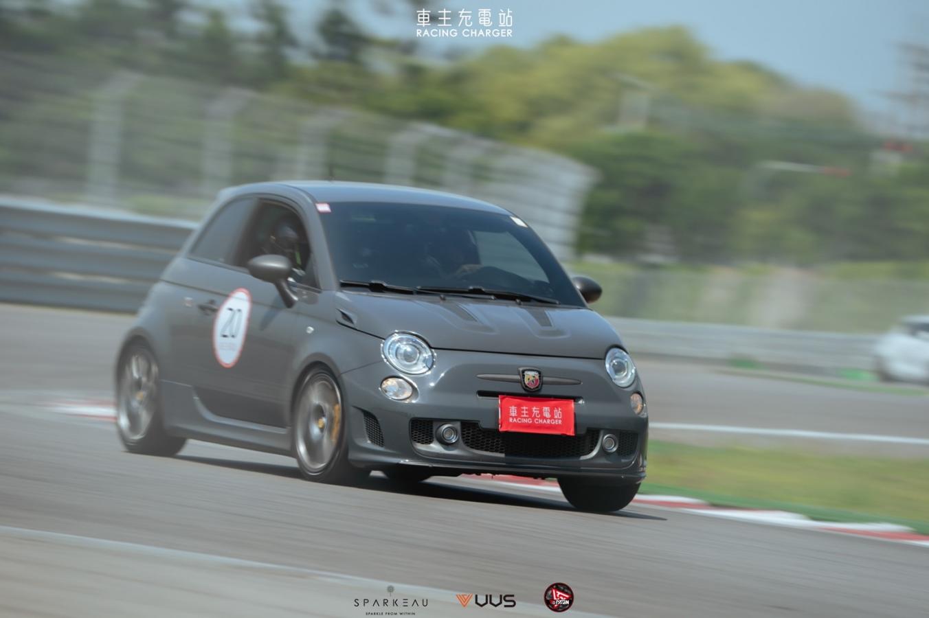 Abarth 595 Competizione車主開箱心得評價：一踏入義大利車就出不去，從雙缸Fiat 500升級成1.4L的595