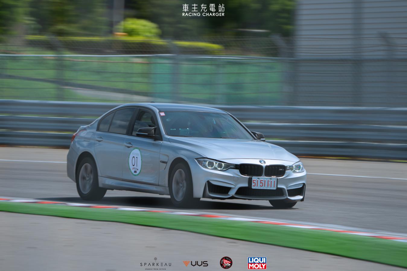 BMW 318d（F30）車主開箱心得評價：為了圓一個熱愛BMW的夢，不惜多花錢也要選擇它來跑計程車！