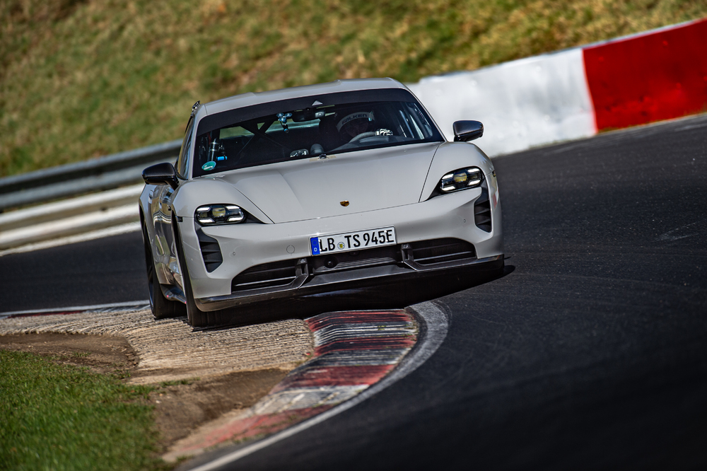 Porsche Taycan於紐柏林北環賽道創下單圈新紀錄，奪回最速量產電動車！