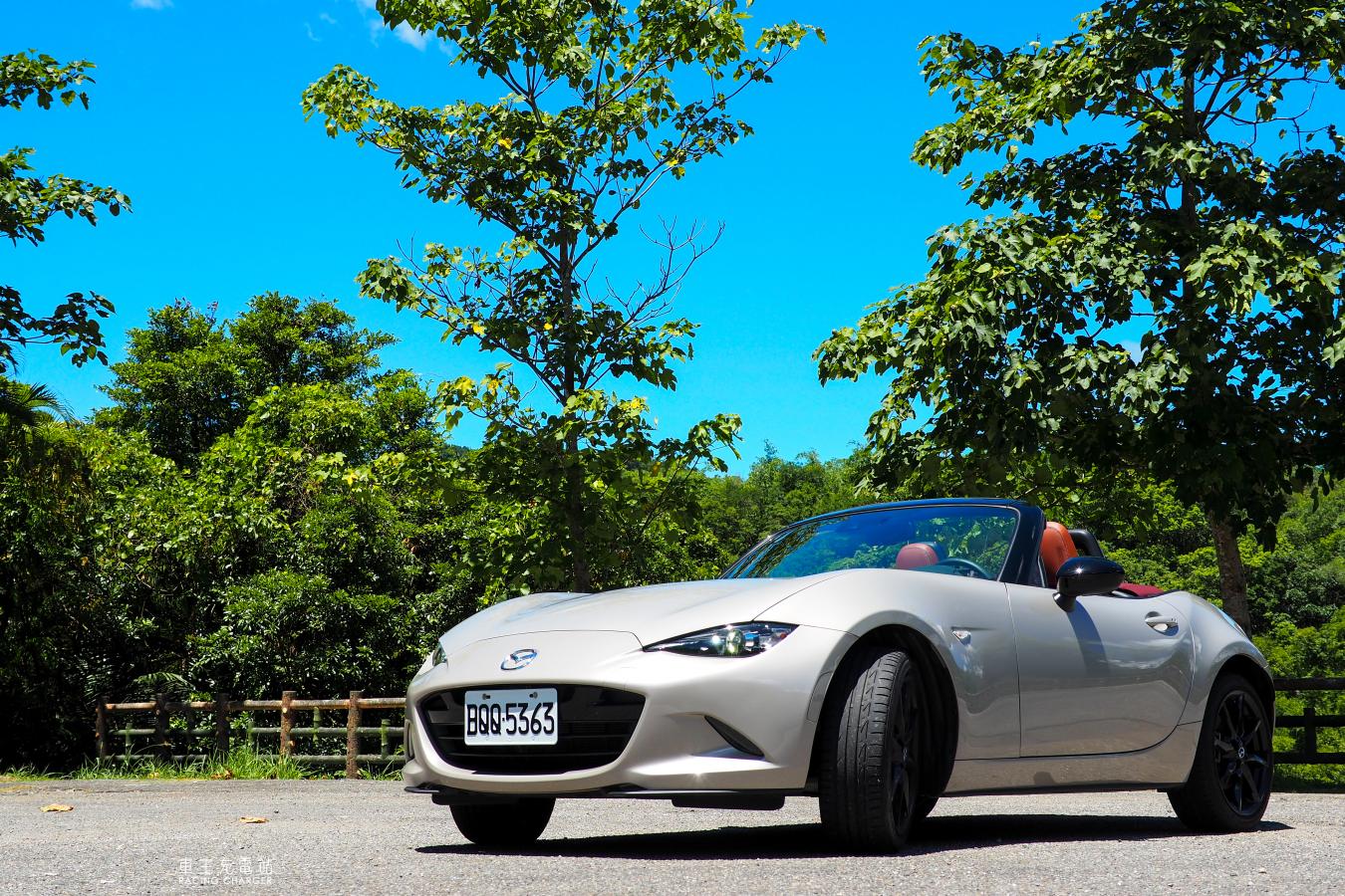 2023 Mazda MX-5 Red Top（ND2）一日車主開箱心得評價：純粹無須多言，兩百萬內唯一買的到的手排敞篷車！