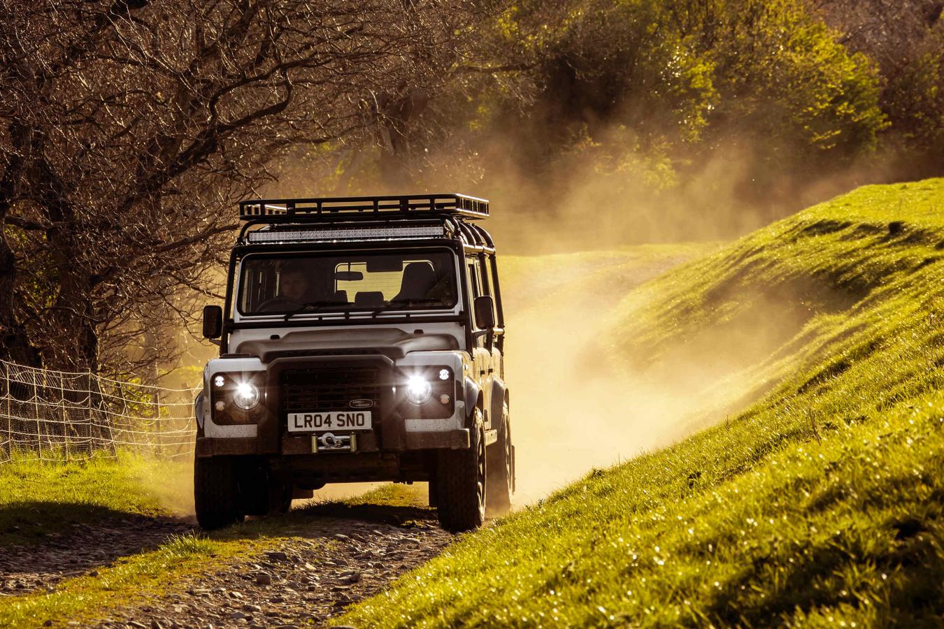 Land Rover向經典致敬，推出限量版CLASSIC DEFENDER V8 TROPHY II！
