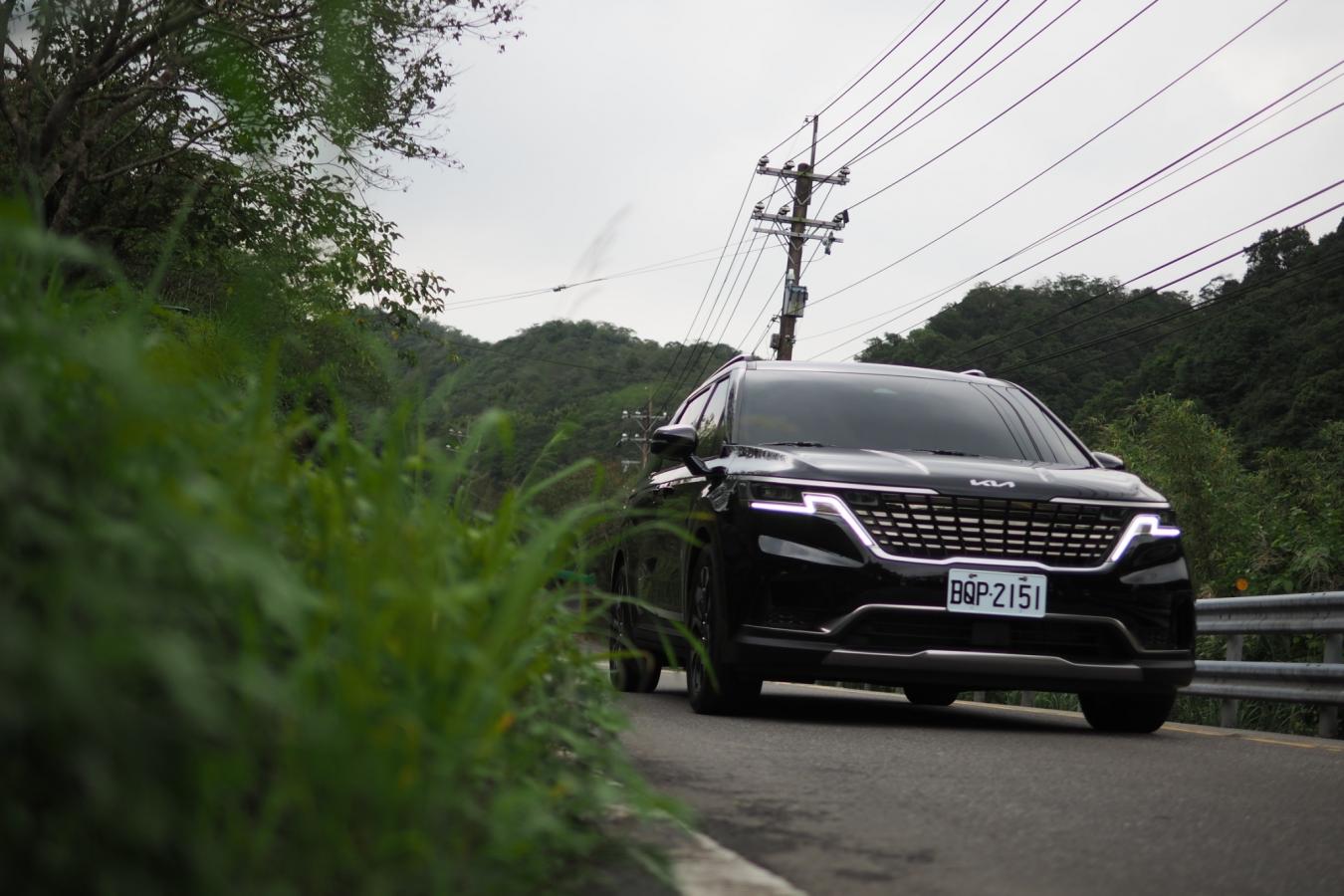 KIA Carnival尊貴八人座（IV）一日車主試駕心得：八座家用剛剛好，後座買家建議直上頂級七人座！