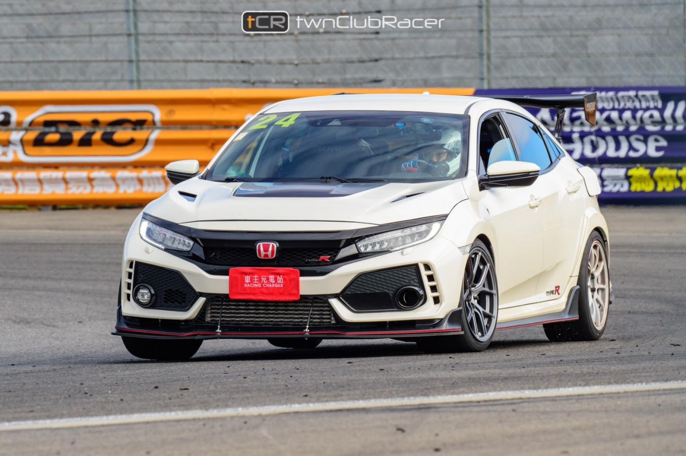 Honda Civic Type R（FK8）車主開箱心得評價：全台最速市售前驅街車再刷成績，麗寶23彎1:53.66！