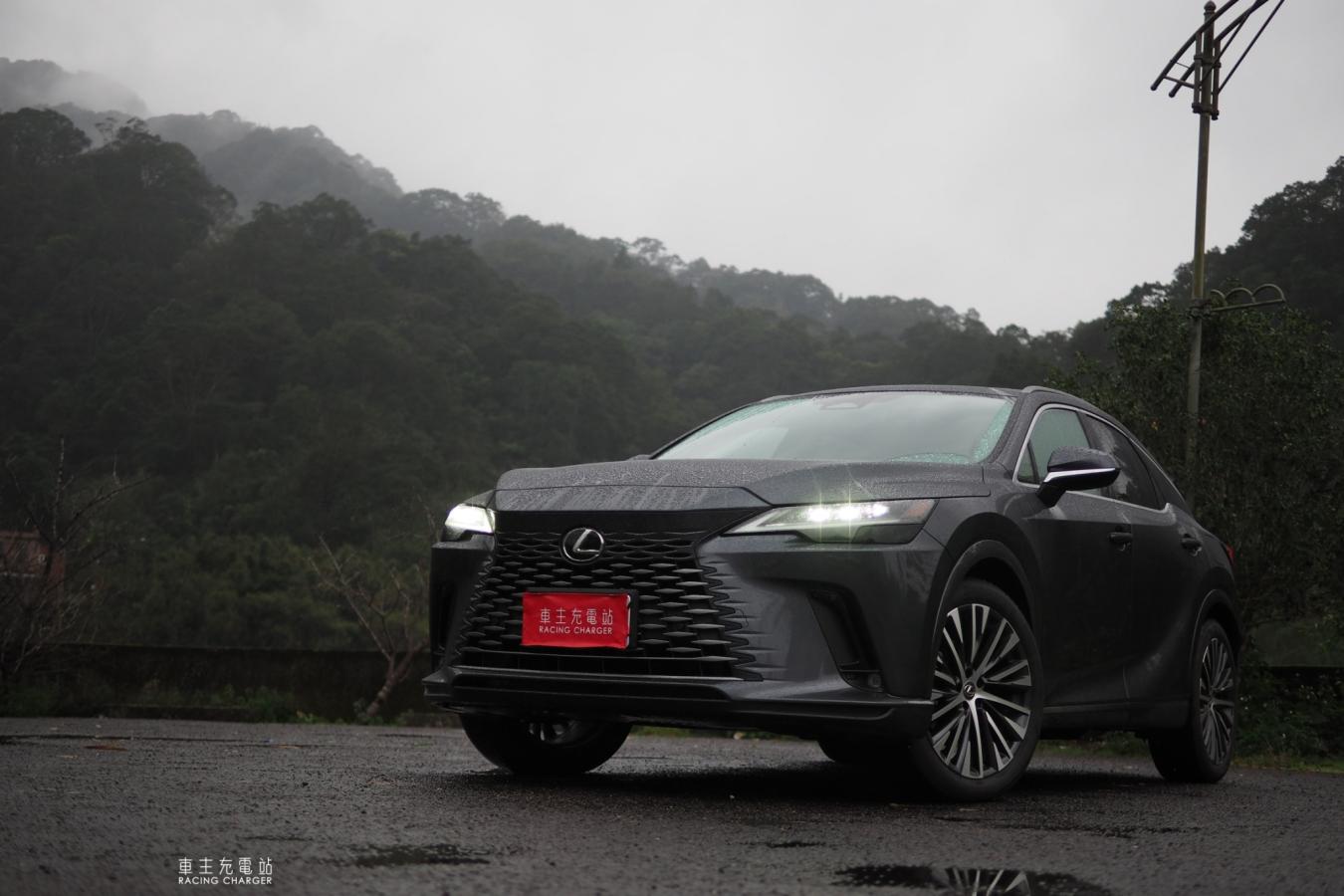 大改款Lexus RX350h（AL30）一日車主試駕心得開箱：豪華版配備就很滿，買四傳會更理想！