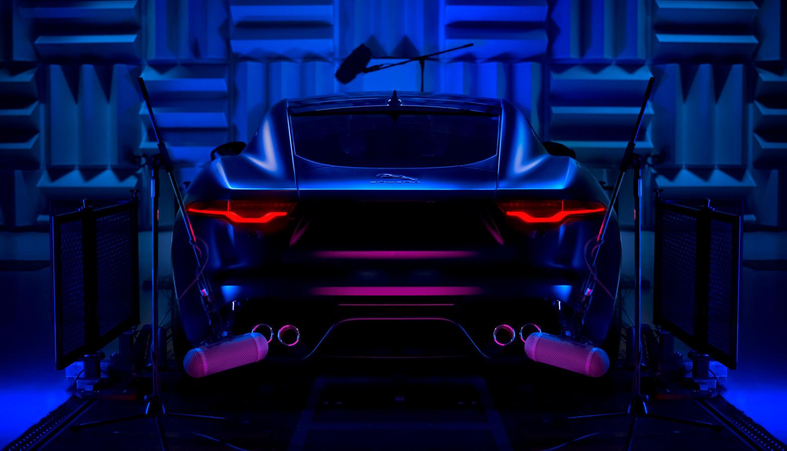 Jaguar F-Type V8不可錯認的跑車聲典藏於大英圖書館！