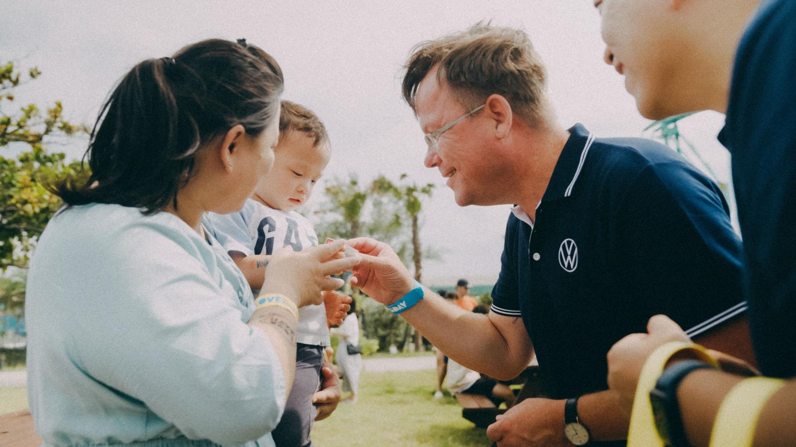 「2023 Volkswagen品牌嘉年華」 募集二手玩具實踐永續，台灣福斯汽車新任總裁Steffen Knapp與七百人齊聚和平島！